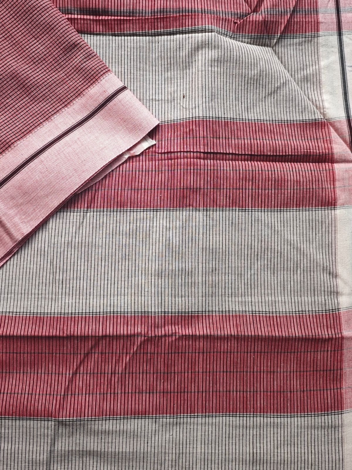 Classic maroon Patteda Anchu Saree With Peach Pink Border (2) Classic maroon Patteda Anchu Saree With Peach Pink Border