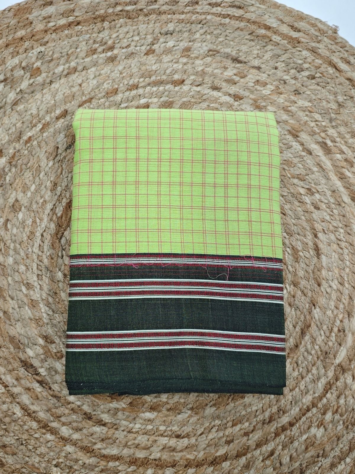 Fresh Lime Green Checked Handloom Ilkal Saree with Contrast Border (1) Fresh Lime Green Checked Handloom Ilkal Saree with Contrast Border (2)